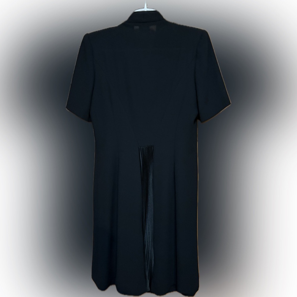 Stunning, Front Button Down Dress…🖤 - image 9